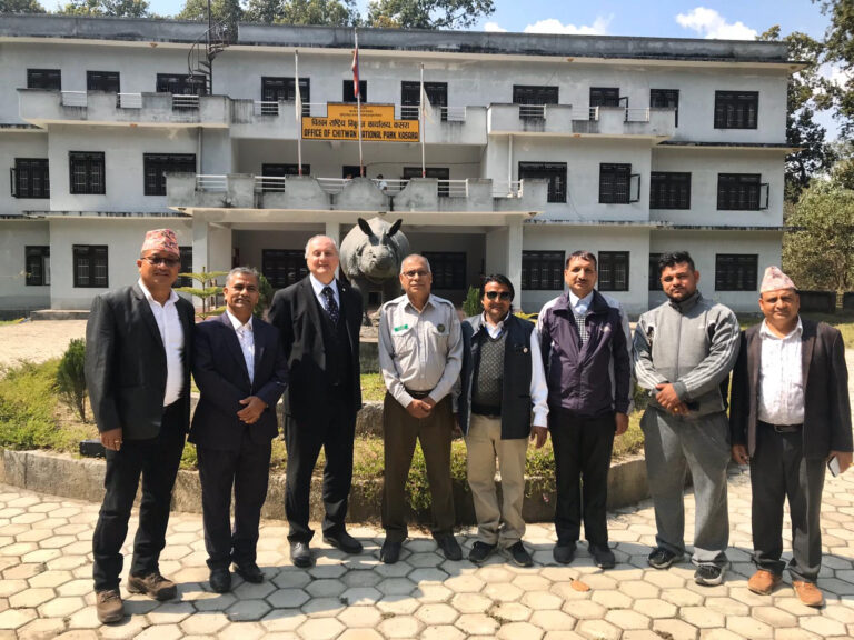 Rocco Lanatà Associazione LIFE incontra in Nepal il Direttore del Parco Nazionale di Chitwan