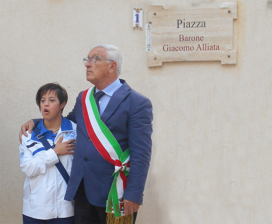 Dalila Vignando e sindaco di Castellammare del Golfo evento di intitolazione piazza