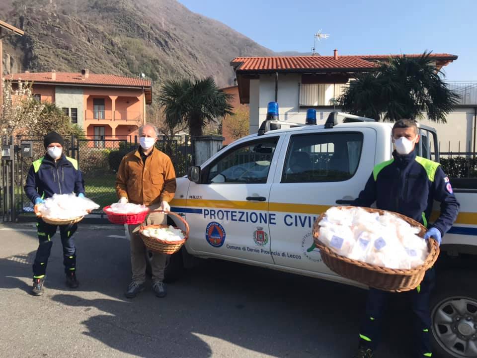 Consegna delle mascherine alla Protezione civile per la distribuzione alla cittadinanza di Dervio