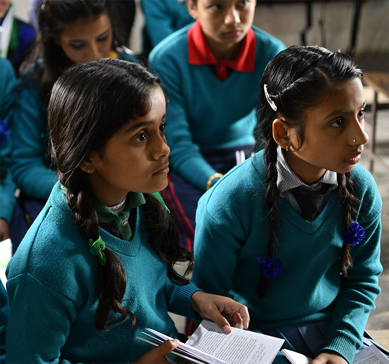 Associazione Life presso la Bright Future English Secondari School vicino a Chitwan, in Nepal